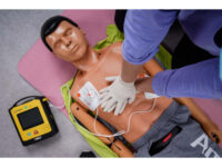 udførelse af HLR på manikin